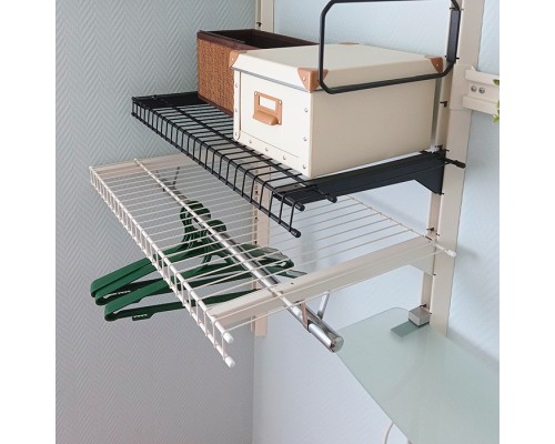 Узкий стеллаж с полками для книг в гостиную